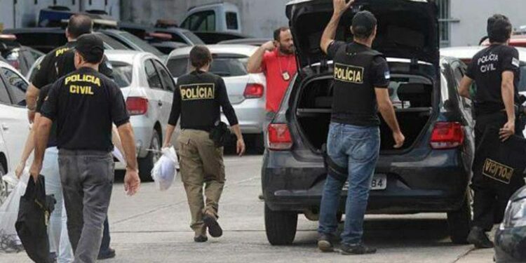 Agentes de Polícia Civil realizam operação