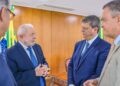 Tarcísio de Freitas (Rep), entre os petistas Alexandre Padilha, Lula, e Rui Costa