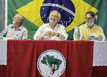 Ricardo Lewandowski (centro) em palestra para escola do MST