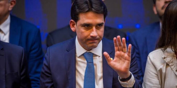 Silvio Costa Filho nega acusações de beneficiar família feitas por O Globo