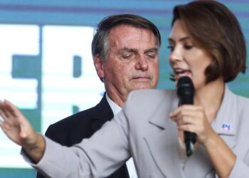 Com possível saída de Bolsonaro do jogo por questões judiciais, Michelle poderia ser a 'solução'.