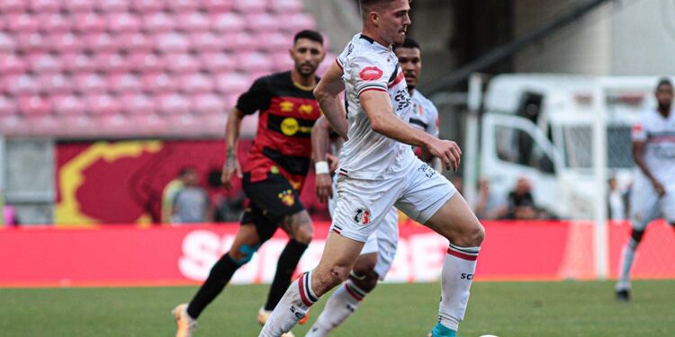 Santa Cruz é derrotado no clássico das multidões