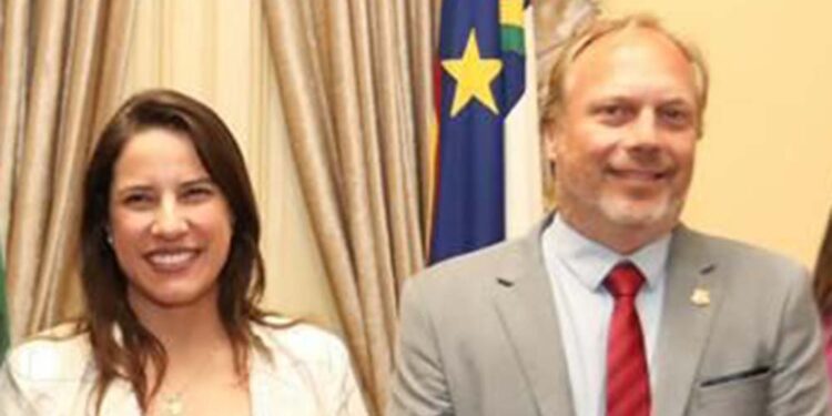 A governadora Raquel Lyra (PSDB) e o delegado Renato Rocha Leite