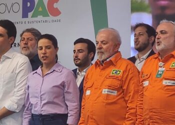 A governadora foi a última autoridade chamada ao palco