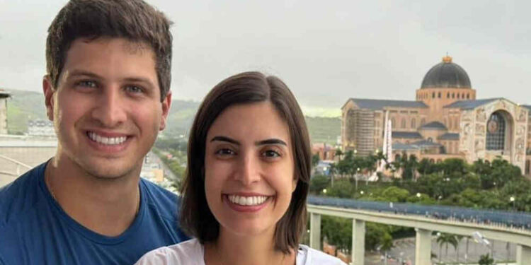 João Campos e Tábata Amaral no Santuário de Aparecida