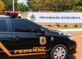 Viatura da PF entrando na Agência Brasileira de Inteligência (Abin)