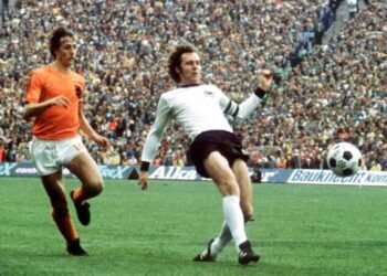 Em 1974 Cruijff pela Holanda e Beckenbauer pela Alemanha disputaram a final
