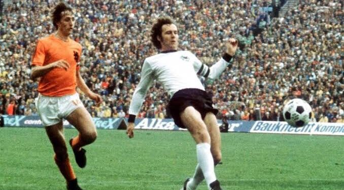 Em 1974 Cruijff pela Holanda e Beckenbauer pela Alemanha disputaram a final