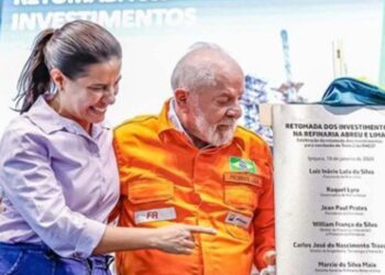 Raquel Lyra e o presidente Lula durante a cerimônia de retomada da Refinaria Abreu e Lima.