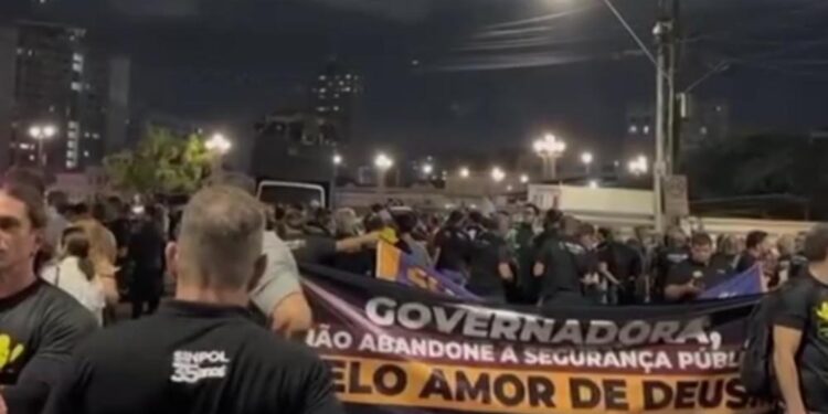 Policiais Civis durante manifestação na terça-feira (23) no Recife.