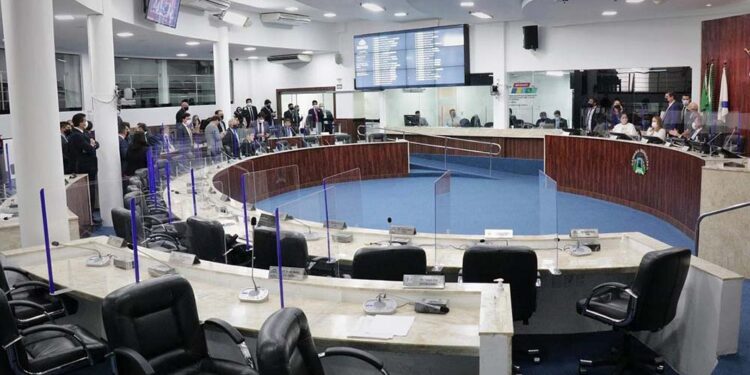 Dança das cadeiras na Câmara Municipal é mobilizada por mudanças em siglas como DEM, PL e Pros