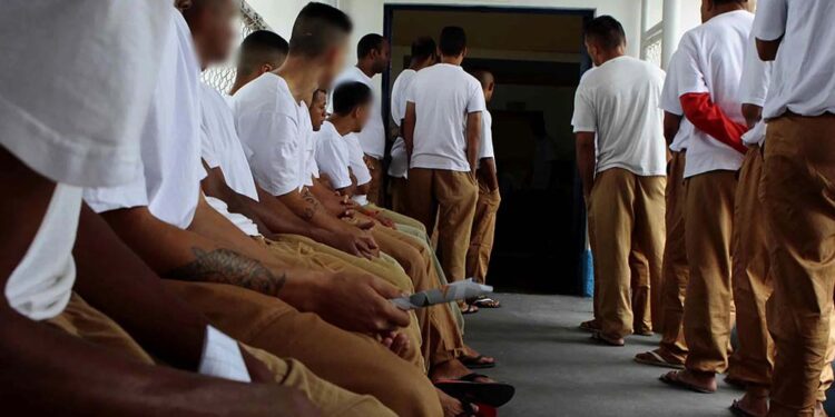 Hoje, presos no regime semiaberto têm direito a 4 'saidinhas' por ano