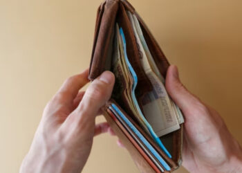 Isenção do Imposto de Renda para quem ganha até dois salários mínimos é revogada em 2024.