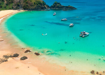 Praia do Sancho: A Melhor Praia do Mundo em 2023.