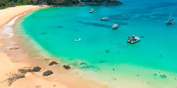 Praia do Sancho: A Melhor Praia do Mundo em 2023.