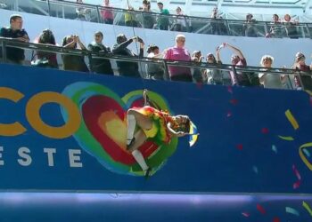 Passsistas recepcionam os visitantes no Aeroporto Internacional do Recife em 2018.