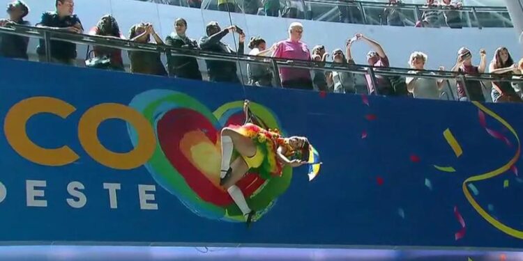 Passsistas recepcionam os visitantes no Aeroporto Internacional do Recife em 2018.