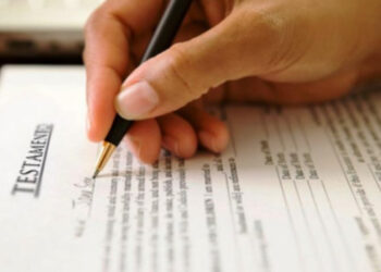 Viúva de Pelé acusado responsável por testamento de Pelé de querer levar vantagem e 'enriquecer'.