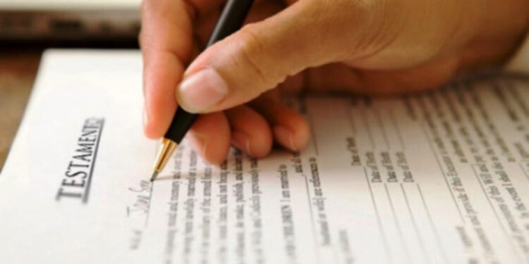 Viúva de Pelé acusado responsável por testamento de Pelé de querer levar vantagem e 'enriquecer'.