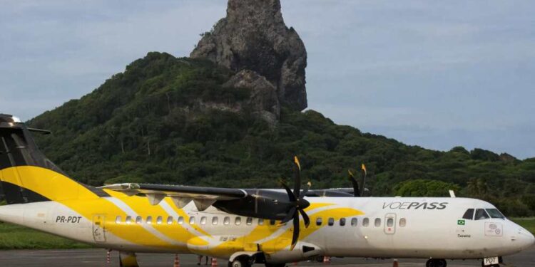 Ministério Público de Pernambuco investiga cancelamento de voos e tratamento diferenciado em Fernando de Noronha.