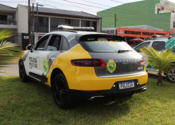 Viaturas de luxo da Polícia Militar em destaque no litoral do Paraná.