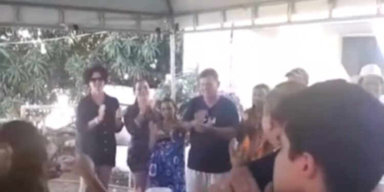 Após 'barrar' seus apoiadores, Meira é visto em sua festa de aniversário.