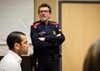 Daniel Alves no primeiro dia de julgamento por caso em que é acusado de estupro em Barcelona