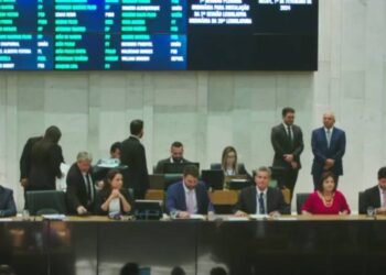 Atrito político envolvendo a governadora Raquel Lyra e o presidente da Assembleia Legislativa.