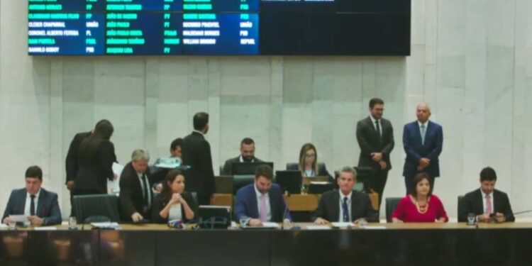 Atrito político envolvendo a governadora Raquel Lyra e o presidente da Assembleia Legislativa.