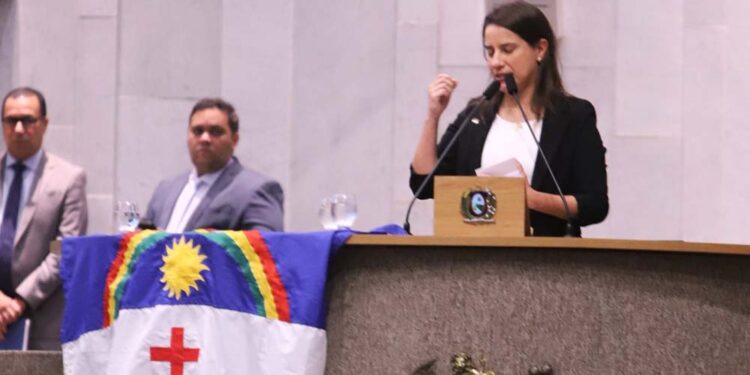 Governadora Raquel Lyra (PSDB), durante discurso na Alepe