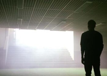 Daniel Alves  vê "luz no fim do túnel" cada vez mais distante