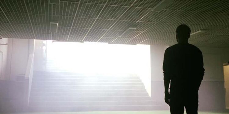 Daniel Alves vê "luz no fim do túnel" cada vez mais distante