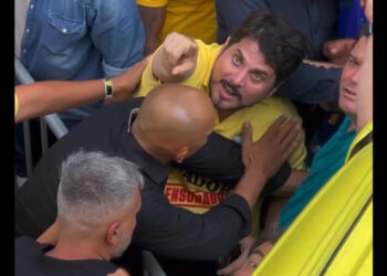 O Senador foi impedido de subir no trio “Demolidor” com os demais apoiadores