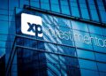 Investidores da XP Investimentos acionam a Justiça por práticas abusivas e prejuízos milionários.