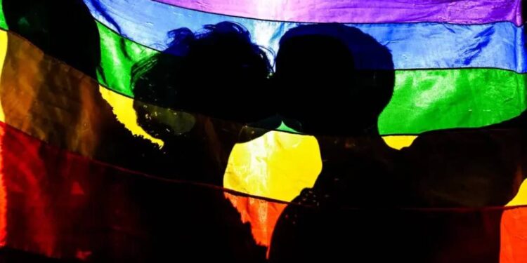 Pesquisa mostra a percepção da homofobia e sua relação com a opinião sobre o governo Lula.