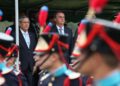 O ministro da Defesa, Braga Netto, ao lado do presidente Jair Bolsonaro, na Academia das Agulhas Negras