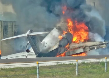 Jato cai na Flórida (EUA) e deixa 2 pessoas mortas