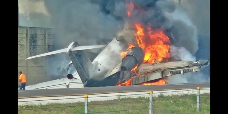 Jato cai na Flórida (EUA) e deixa 2 pessoas mortas