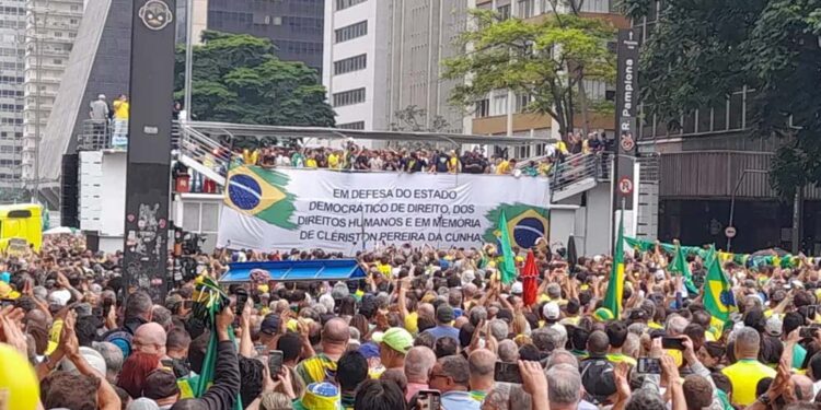 Ato na Avenida Paulista, em SP, em protesto pela morte de preso do 8 de janeiro na Papuda