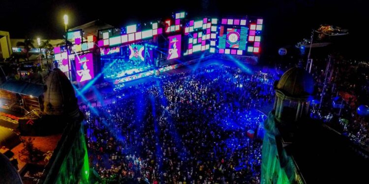 Shows do Carnaval 2024 no Marco Zero privilegiaram artistas nacionais