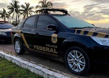 Agentes da Polícia Federal durante operação