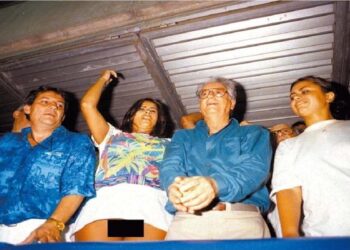 Há 30 anos, Itamar Franco foi flagrado no carnaval da Sapucaí ao lado de modelo sem calcinha