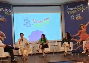 Secretário de Turismo Daniel Coelho discursa durante Balanço do Carnaval 2024