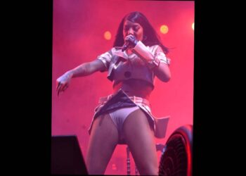 Ludmilla no palco do Marco Zero | Fotos Genival Paparazzi