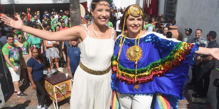 Governadora Raquel Lyra (PSDB) e a vice Priscila Krause Cidadania, no Café do Galo da Madrugada | Foto: Genival Paparazzi