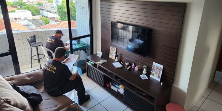 Agentes da PF durante a Operação Égide em Pernambuco
