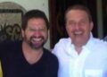 Alexandre Pons de camisa preta ao lado de Eduardo Campos