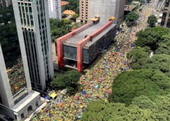 Manifestantes em ao MASP na av. Paulista