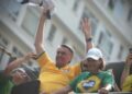 Bolsonaro discursou ao lado de Michelle, que também falou ao público.
