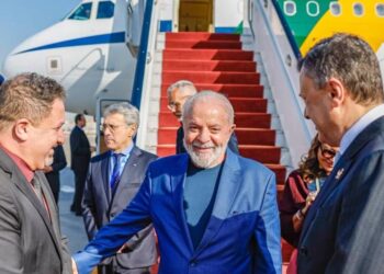 Presidente Lula inicia viagem diplomática ao Egito e à Etiópia.